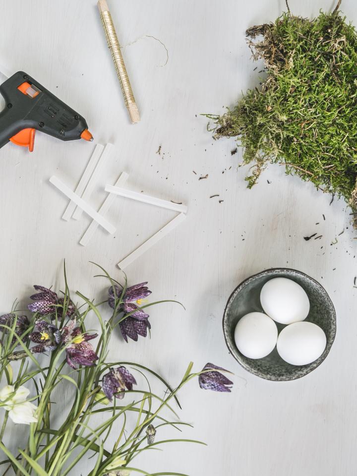 DIY: moseieren voor de paastafel Mooiwatplantendoen.nl DIY: moseieren voor de paastafel Mooiwatplantendoen.nl