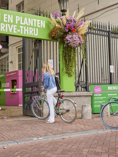 Fiets door onze Bloemen en Planten Fiets Drive-Thru! | Mooiwatplantendoen.nl